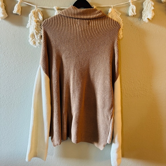 Carly Jean LA | Color Block Sweater - Picture 4 of 7